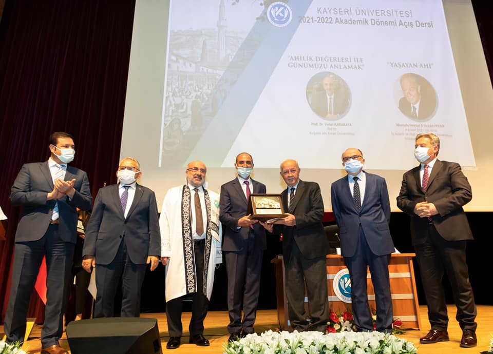 rektor karakaya kayseri universitesinde ahilik degerleri ile gunumuzu anlamak uzerine acilis dersi verdi kirsehir ahi evran universitesi