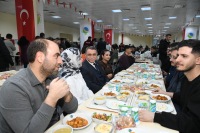 Rektör Karahocagil Öğrencilerle İftar Yemeğinde Buluşmaya Devam Ediyor